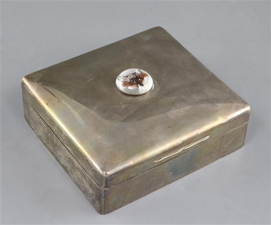 A George V silver cigarette box with Essex crystal fox head appliqué, 67mm.